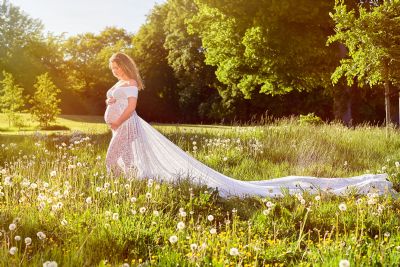 graviditetsbillede i lang kjole